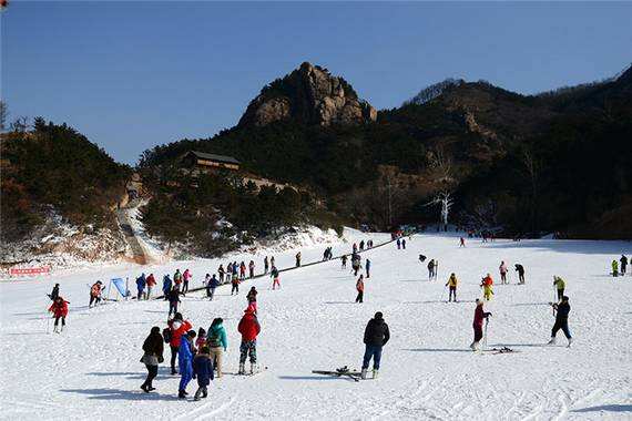 美景山东｜冰天雪地里的快乐“飞翔”——山KK体育东滑雪胜地推介(图5)