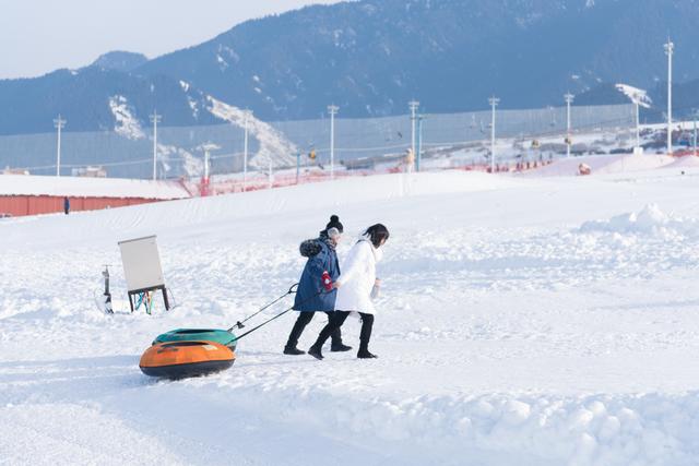 KK体育我国三大滑雪场其中有一个在新疆8条雪道可容纳1万人滑雪(图6)