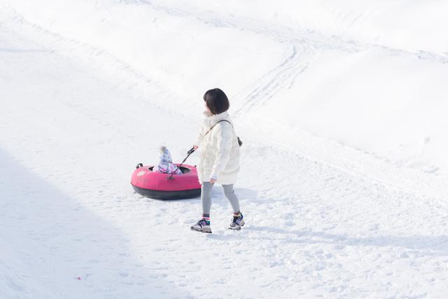 KK体育我国三大滑雪场其中有一个在新疆8条雪道可容纳1万人滑雪(图8)