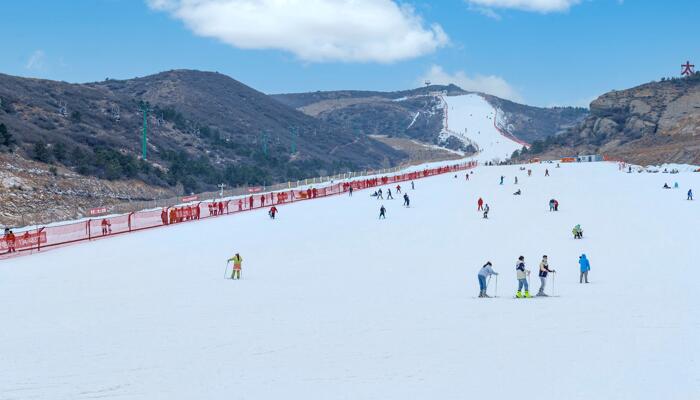 KK体育滑雪新手初滑雪要准备什么装备 第一次需要注意什么(图2)