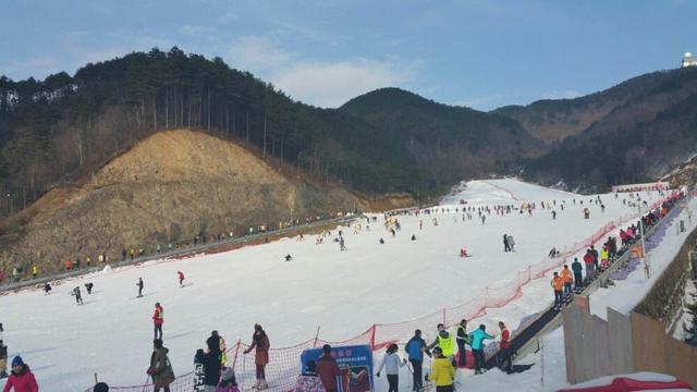 国内冬季滑雪十大雪场——KK体育大明山万松岭滑雪场(图1)