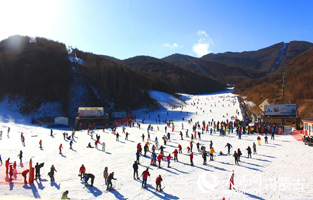 KK体育官网：梅河口鸡冠山滑雪场：畅滑春雪不停歇